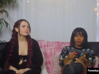 Panjang berambut lesbo sabina pemerah muka menggoda baik hati gamer bayi jenna foxx&excl;