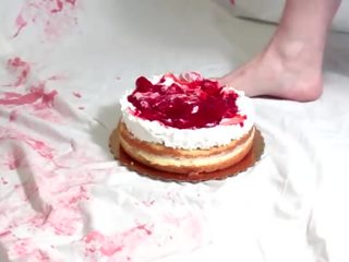 Strawberry cake crush