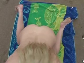 Jeanie Marie Blond Do dick Sucking At The Beach